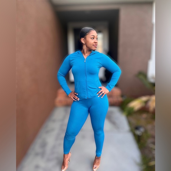 Turquoise Seamless Legging Set - Picture 5 of 7